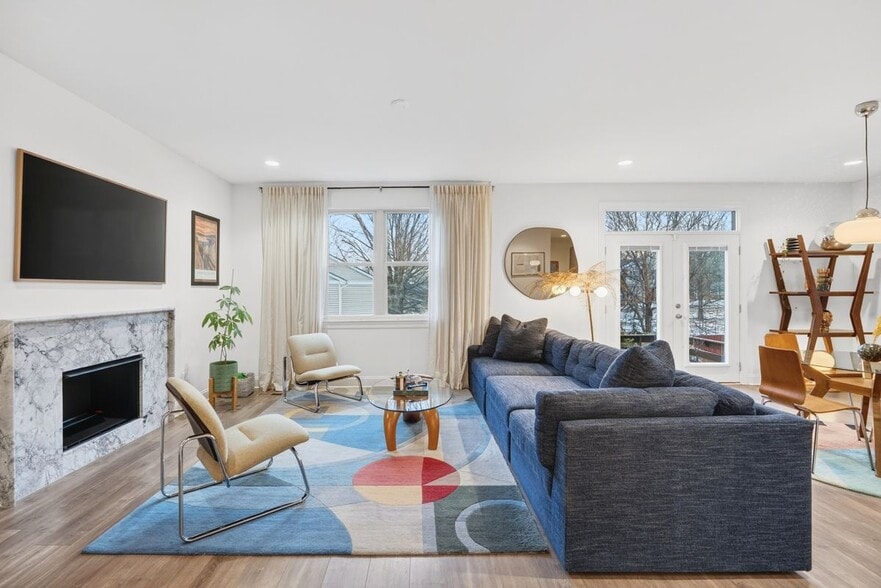 Building Photo - 927 Ramseur St