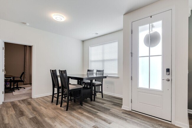 Building Photo - 161 Holloway Hl