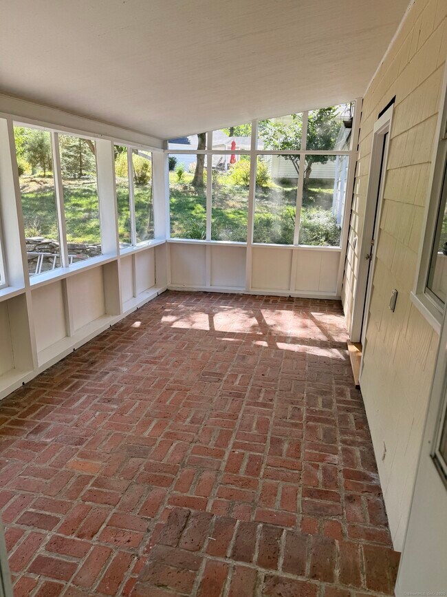 Building Photo - 56 Stonybrook Rd