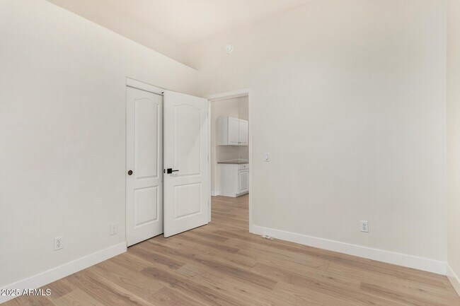 Building Photo - 925 W San Marcos Dr