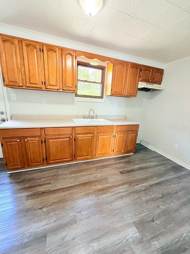 Building Photo - Updated 2BD 1BA house in McKeesport!