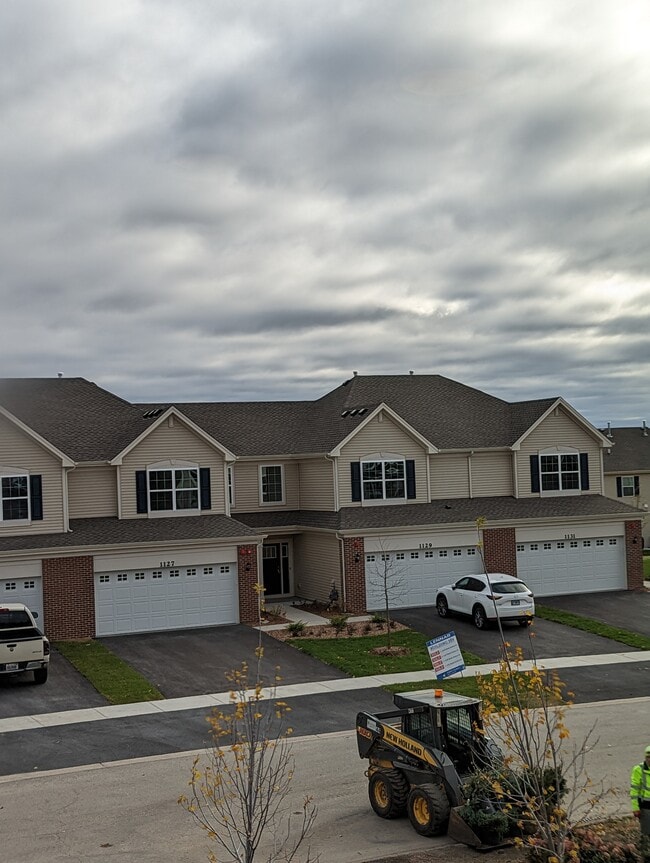 Front View - 1129 Hawk Hollow Dr