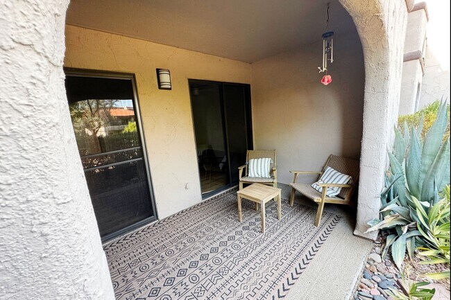Building Photo - Luxury Scottsdale Condo: Modern Comfort in...