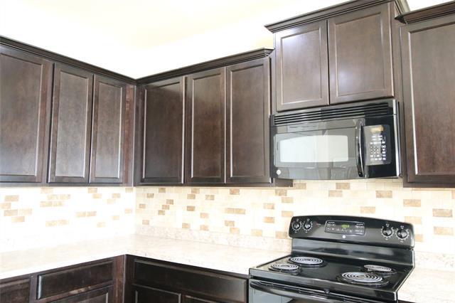 Building Photo - 2101 Hickory Trail