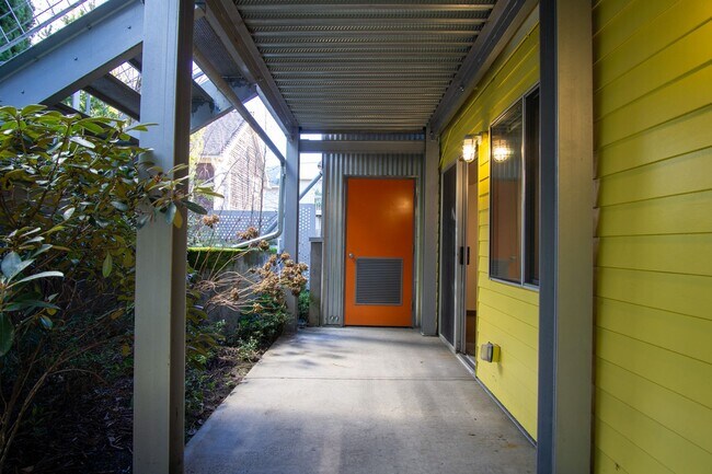 Building Photo - Spacious & Bright Modern Studio w/Fireplace, W/D & Patio