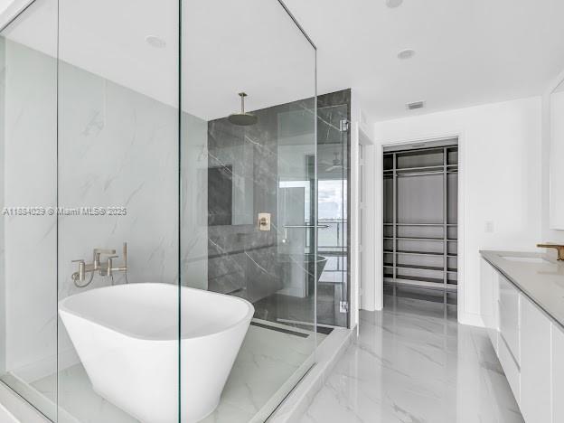 Building Photo - 700 NE 24th St