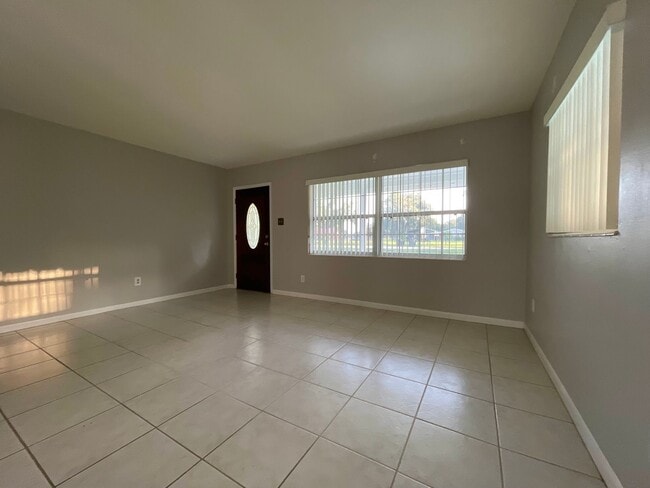 Building Photo - Country Living! 2 Bedroom Lithia