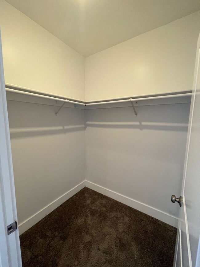 Building Photo - 2130