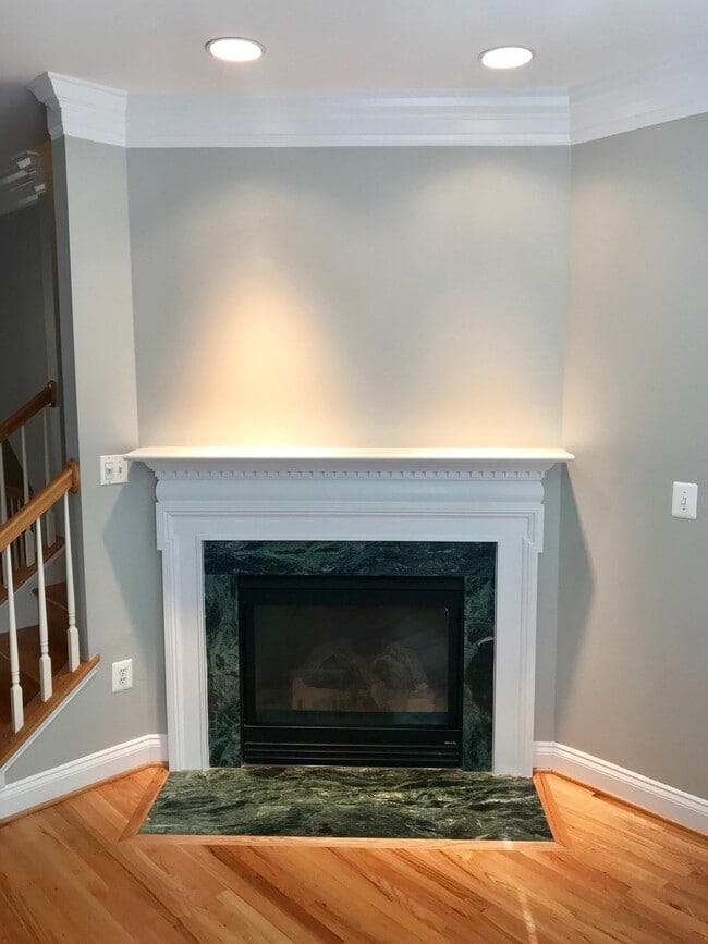 Building Photo - 4 Story Arlington Home / With Garage Parking in Stellar Location!