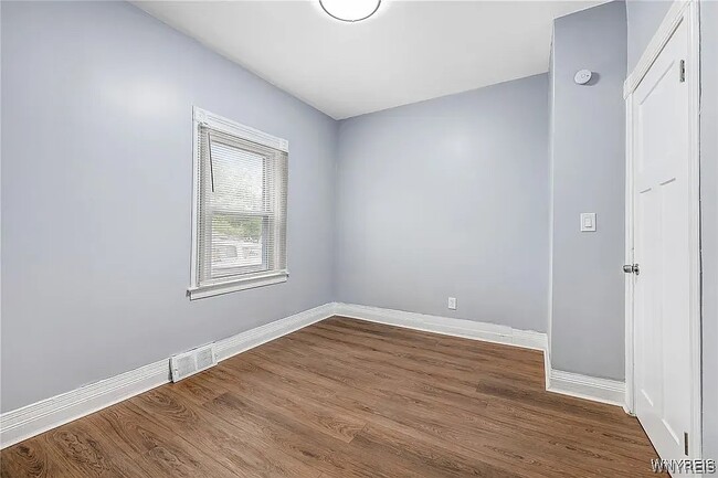 Building Photo - 405 W Ferry St