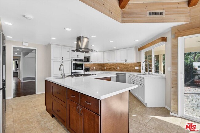 Building Photo - 3713 Dellvale Pl