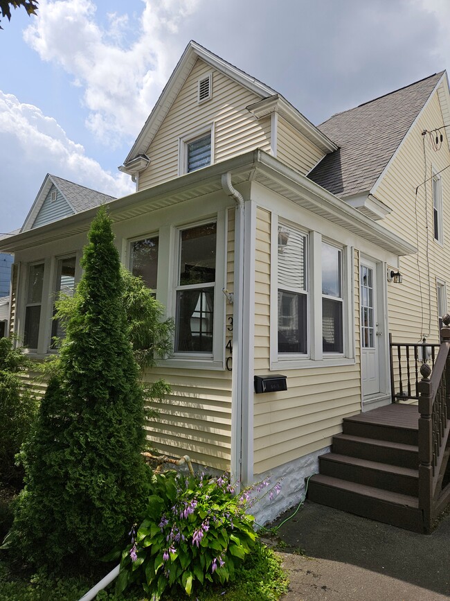 Building Photo - 340 Easton St