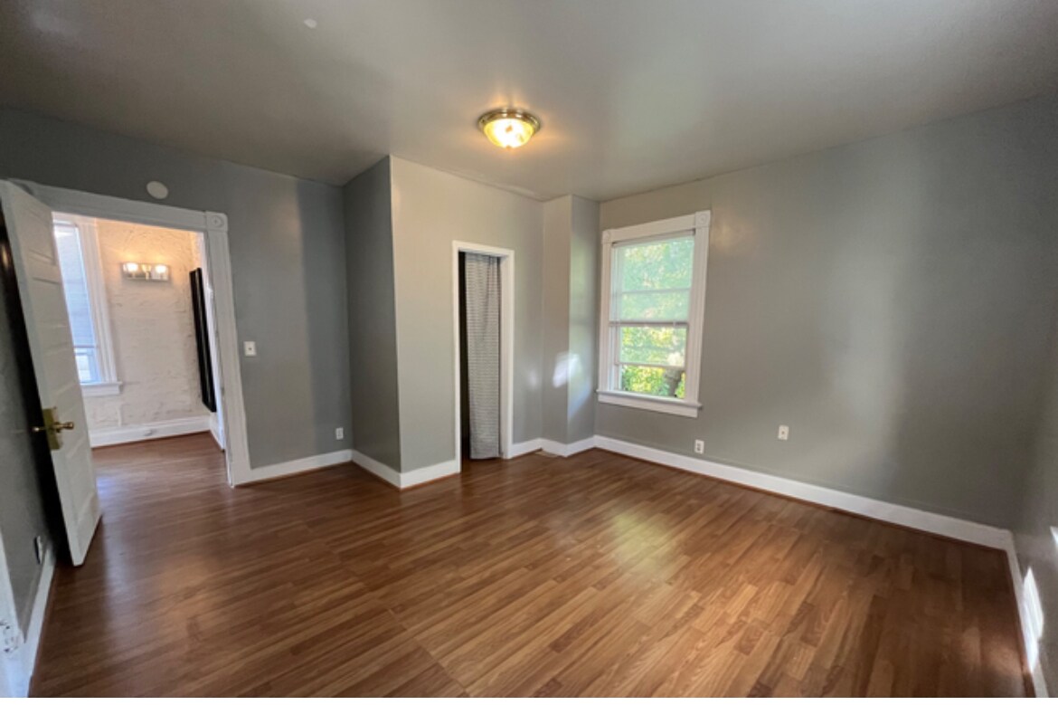 Bedroom e - 244 Oak St