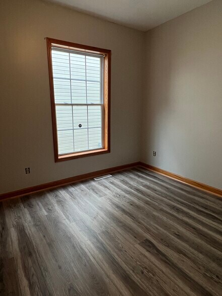 Building Photo - 106 Parade St