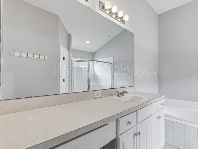 Building Photo - 7632 Blue Spring Dr