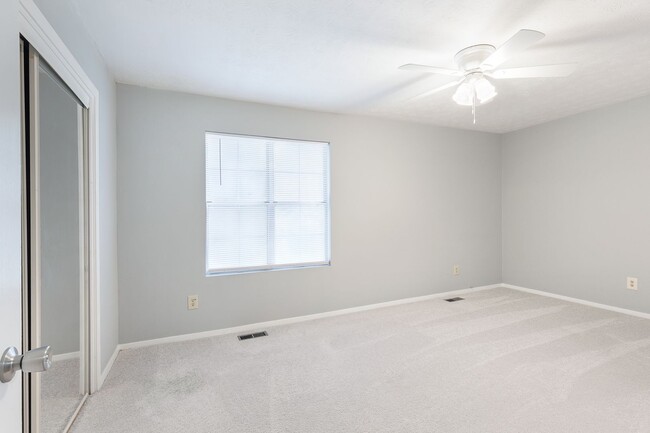 Building Photo - Two-Story Townhome Quiet Neighborhood w/ G...