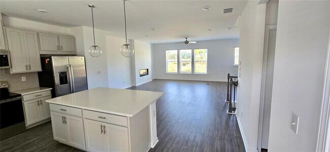 Building Photo - 224 Maycrest Path