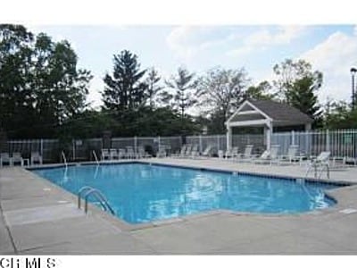 Building Photo - 6729 Meadow Creek Dr