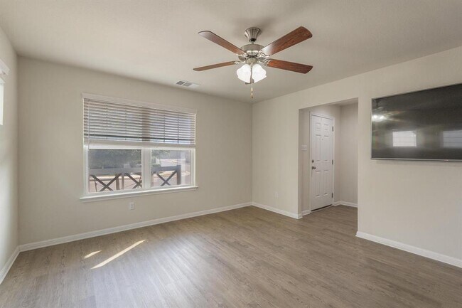 Building Photo - 18000 Malnati Dr