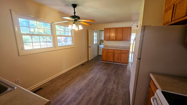 Building Photo - 3 BD 1.5 BA in Montclair Subdivision