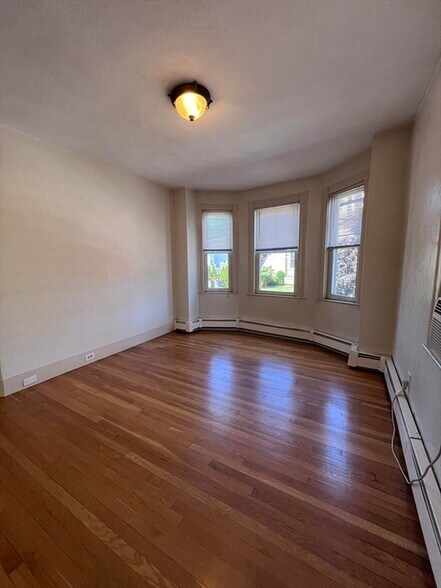 Building Photo - 498 Lincoln Ave