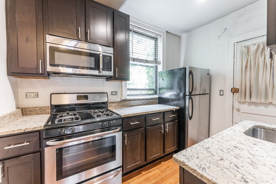 Primary Photo - 4717 N Leavitt St