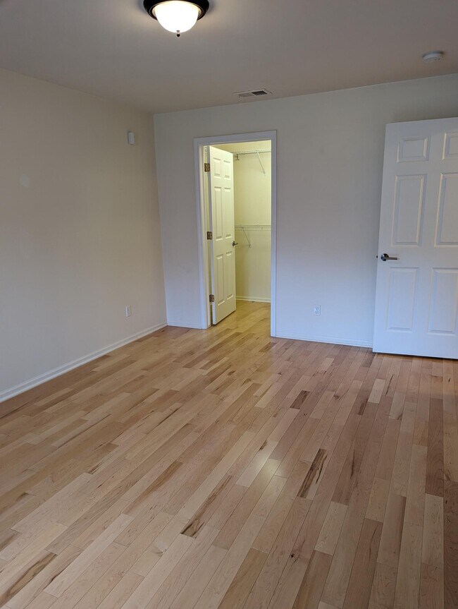 Building Photo - 3548 Oakmonte Blvd