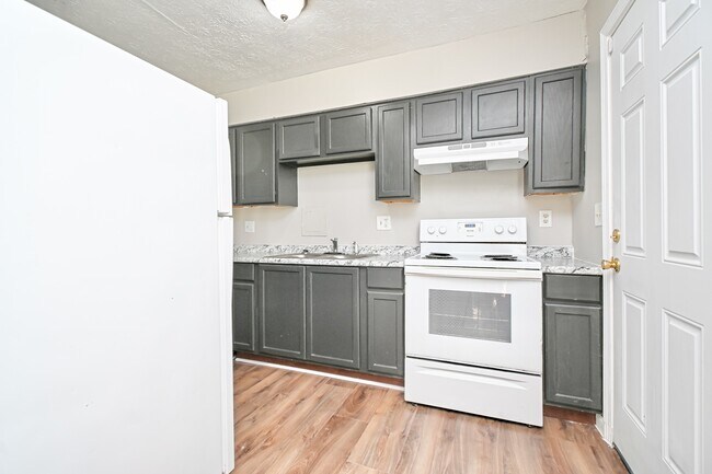 Building Photo - 10943 Birchridge Dr