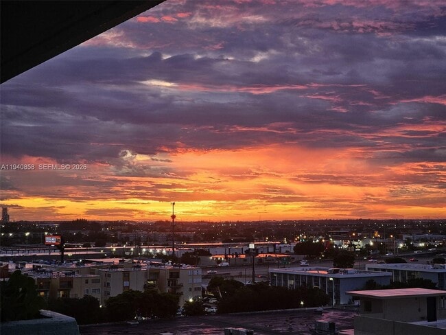 Building Photo - 1825 W 44th Pl