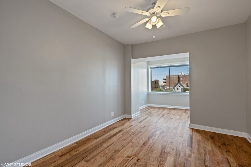 Building Photo - 1446 W Pensacola Ave
