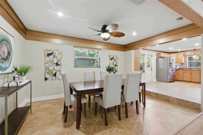 Building Photo - 4926 Camellia Way S