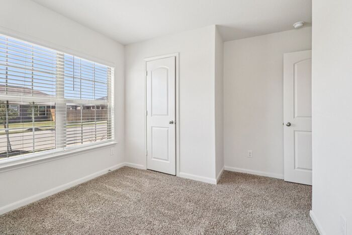 Building Photo - 112 Crimson Cir