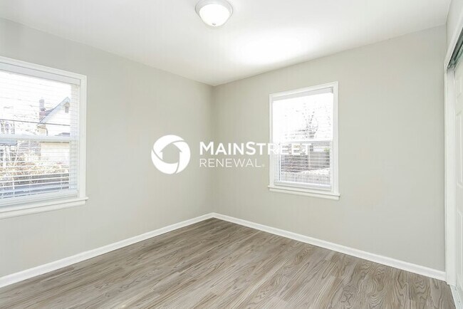 Building Photo - 3 Bedroom Pet-Friendly Home in Kansas City, MO with Main Street Renewal