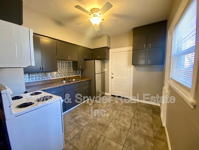 Building Photo - 418 Crestwood Ave