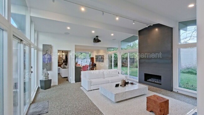 Building Photo - 5339 Berkeley Rd