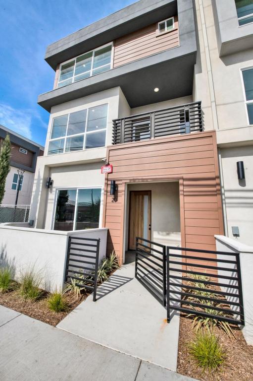 Building Photo - 8081 Lampson Ave