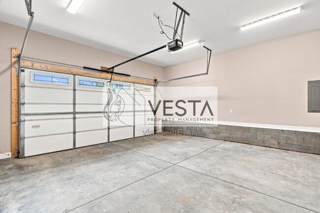 Building Photo - 14 Holcombe Dr