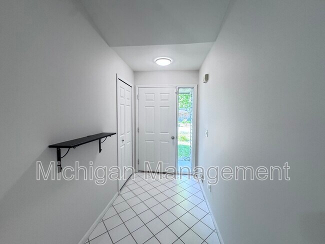 Building Photo - 173 Algansee Dr