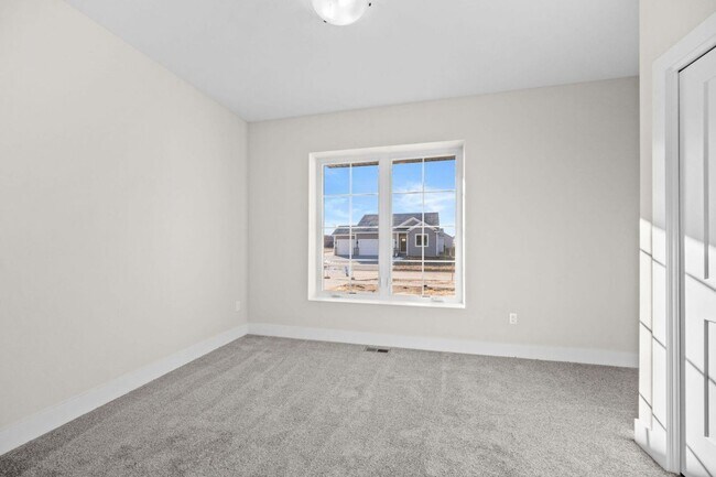 Building Photo - 3 Bedroom Townhome Available November 5th,...
