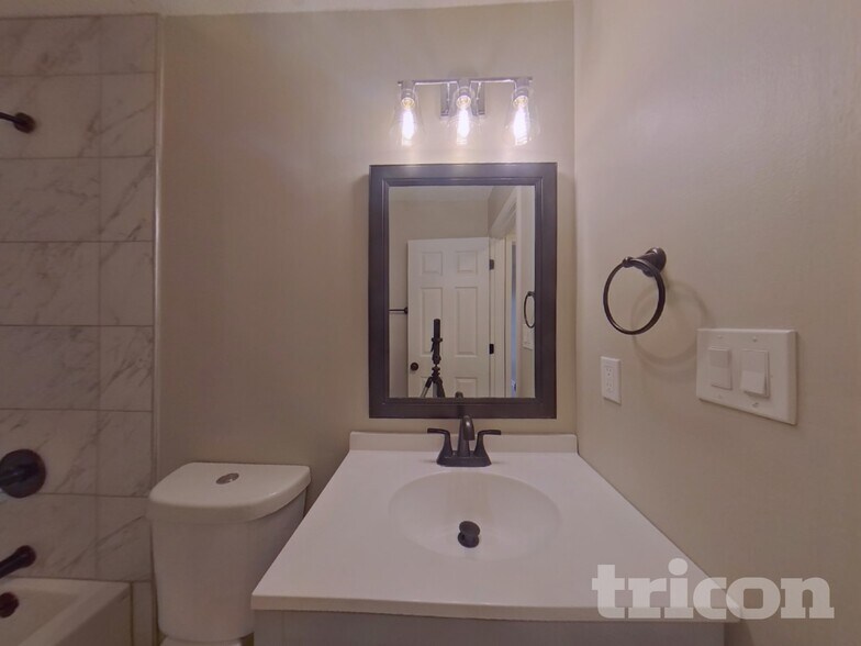 Building Photo - 222 Sawgrass Way