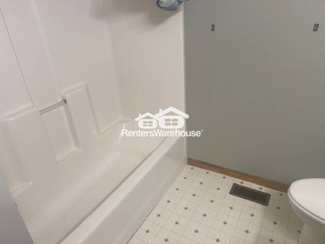 Building Photo - 10794 Tamarack Cir