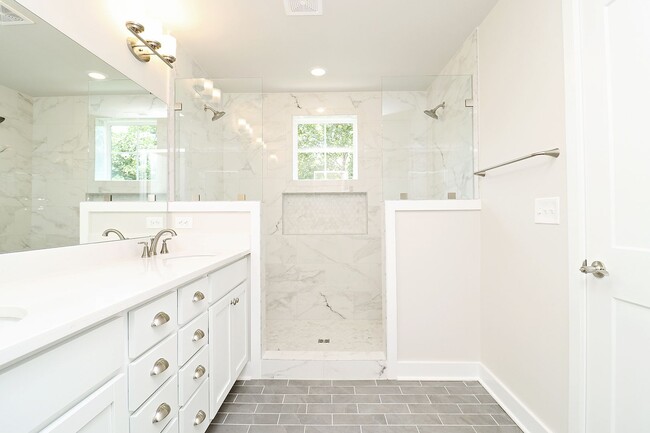 Building Photo - Dog-Friendly Townhouse Just South of Downt...
