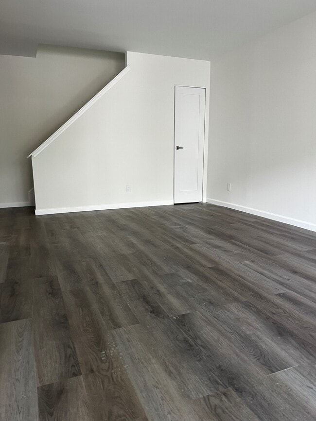 Building Photo - 171 Wellington Ct