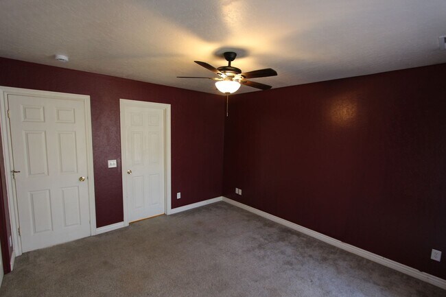 Building Photo - 3250 S Litzler Dr