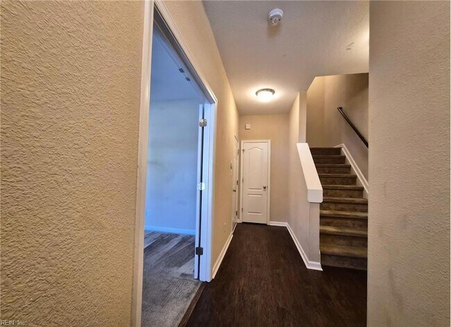 Building Photo - 279 Tigerlilly Dr