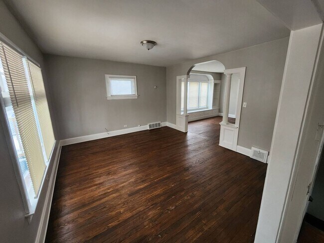 Building Photo - 8006 Laumar Ave