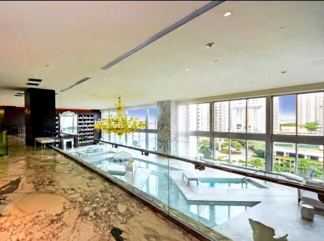Building Photo - 485 Brickell Ave