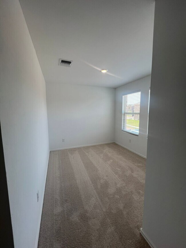 Building Photo - 14810 Razorbill Dr