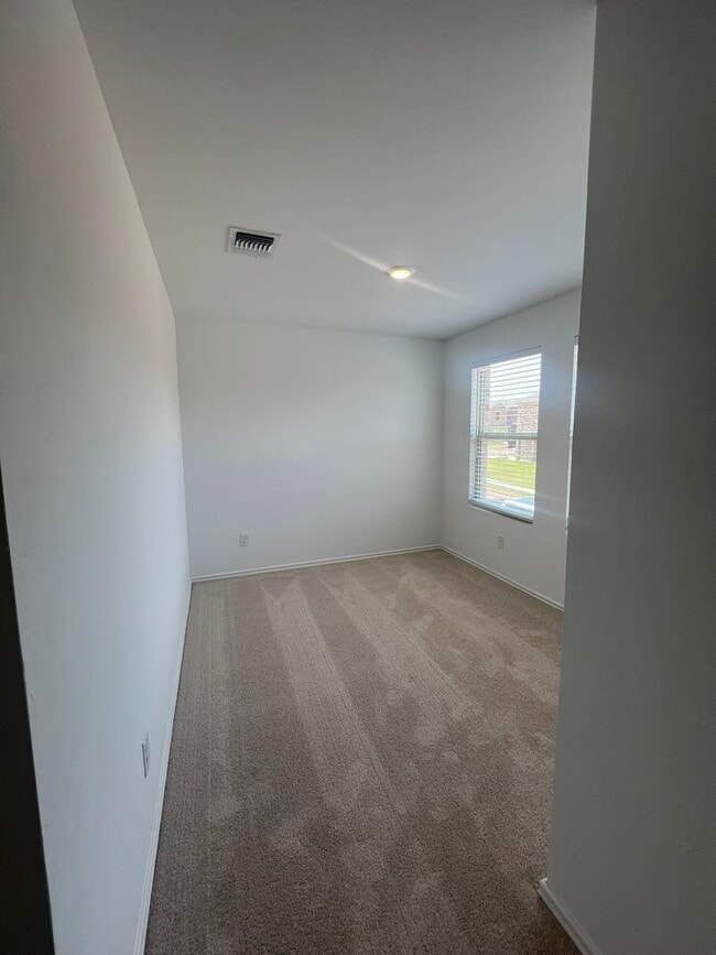 Building Photo - REDUCED RENT!!! Available Now! 4-Bedroom, 3-bath home in OKC!