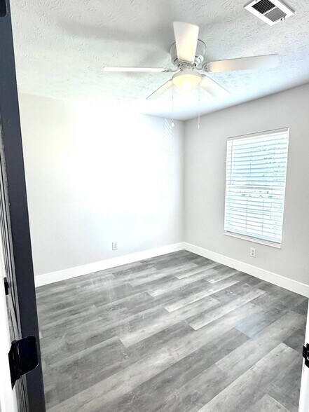 Second floor secondary bedroom with ceiling fan - 1200 Bugle Bluff Ct
